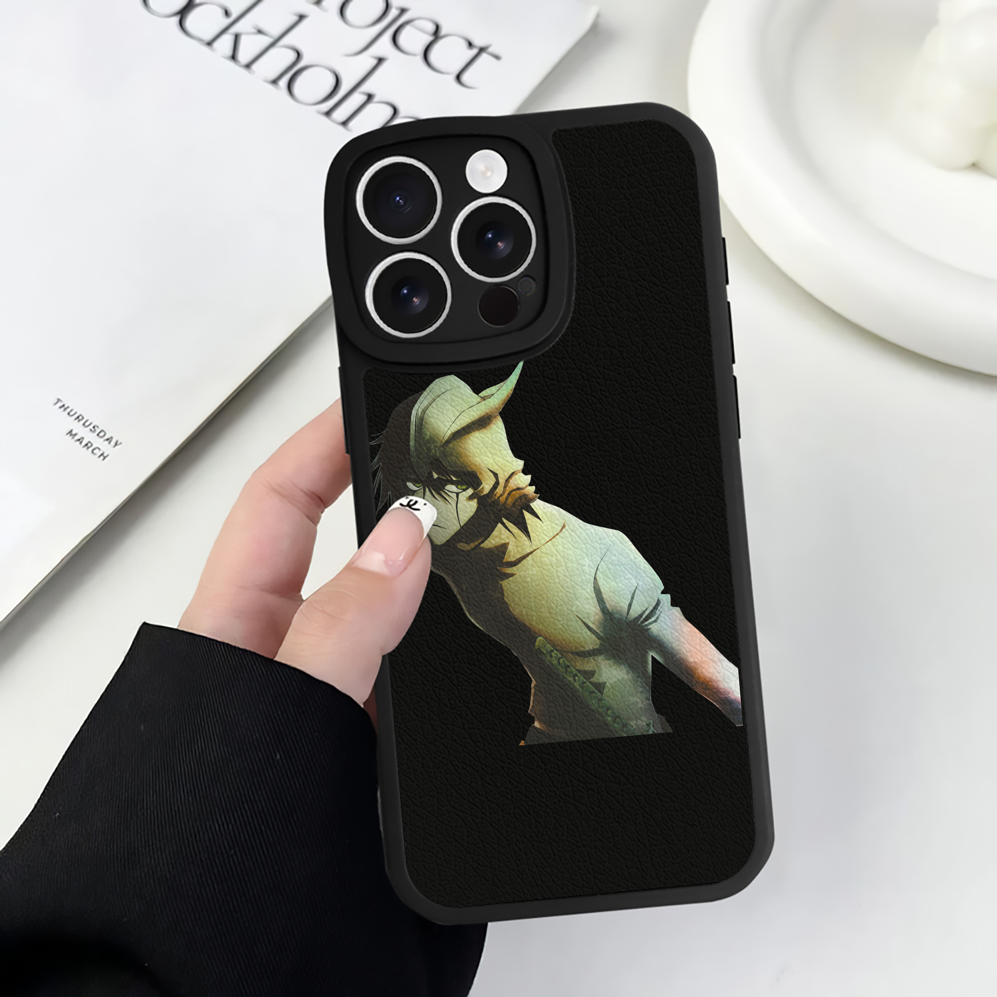 （画像用） ブリーチ ウルキオラ·シファー BLEACH Ulquiorra cifer 【iPhone 16シリーズ対応】シリコンスマホケース（レザー調） 材質：シリコン